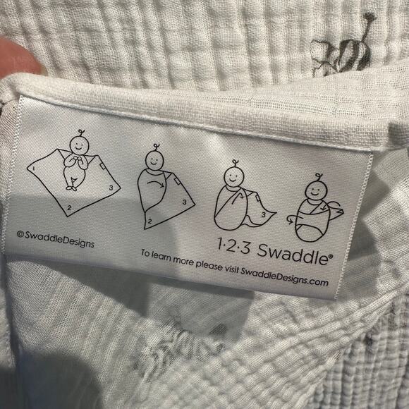 Amazing Baby Newborn Swaddle Muslin Zebra Print Nursery Premium Cotton - Picture 8 of 9